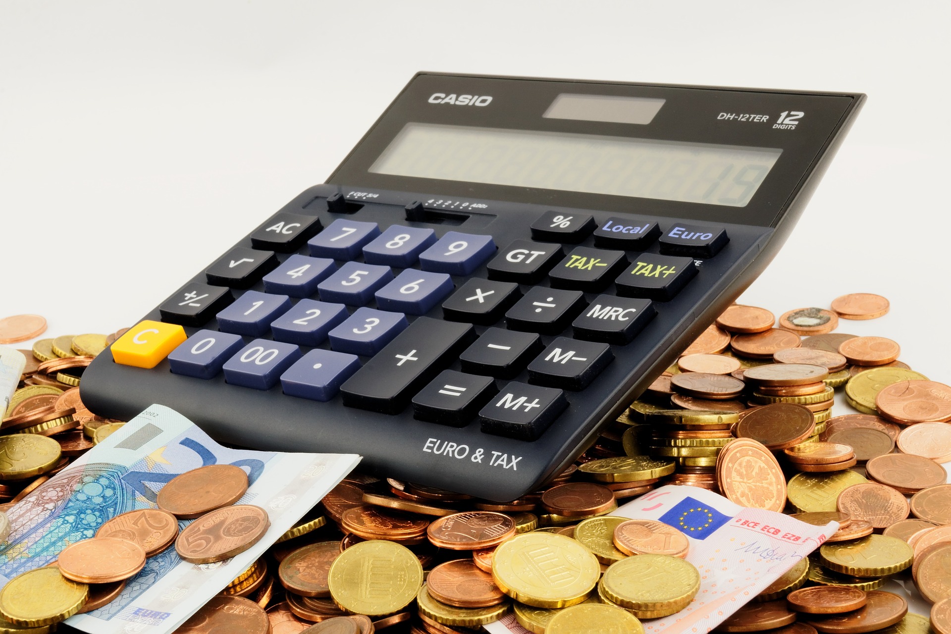 Calculatrice et pièces de monnaie