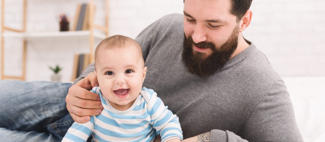 Congé parental : beaucoup d'avantages pour les fonctionnaires